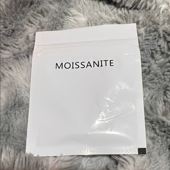 Moissanite Gemstone 1.0CT - Picture 7 of 7